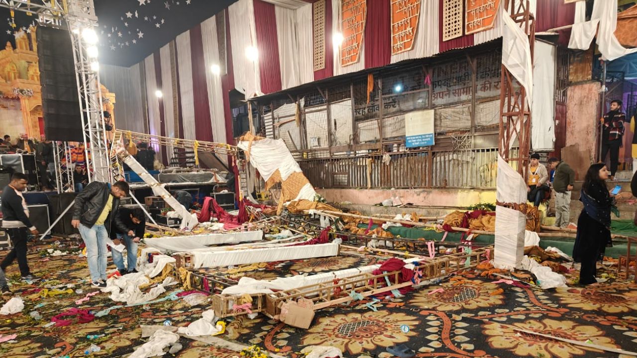 Stage Collapses At Delhi's Kalkaji Temple