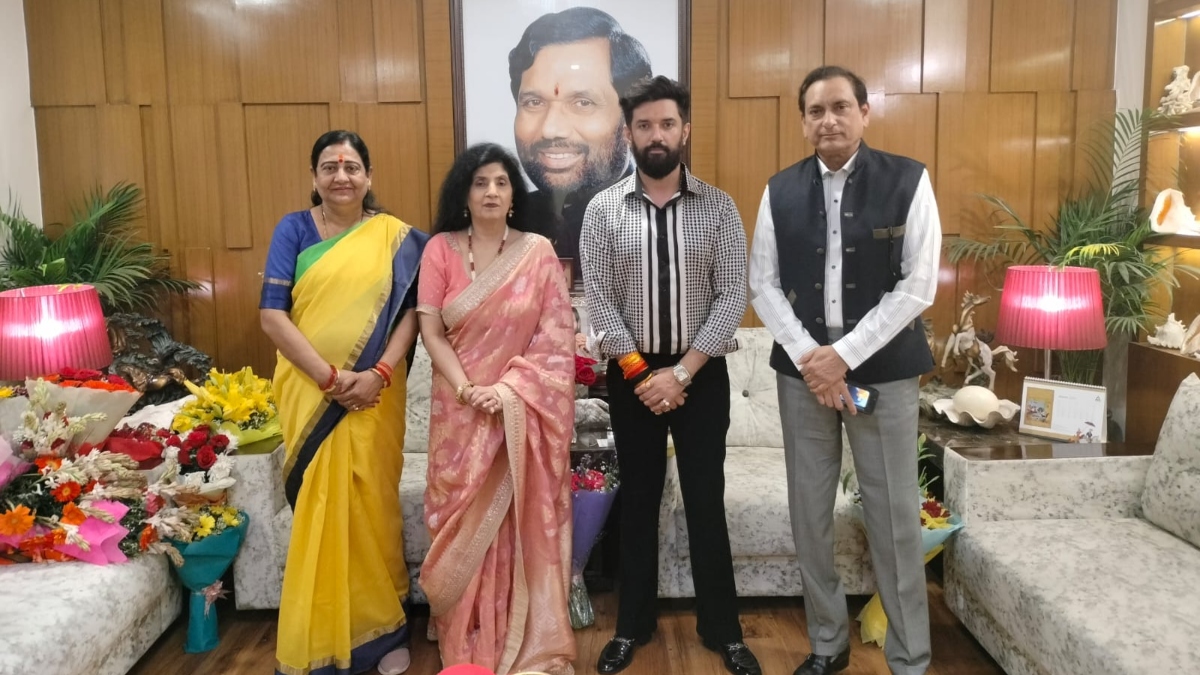 Chirag Paswan with others