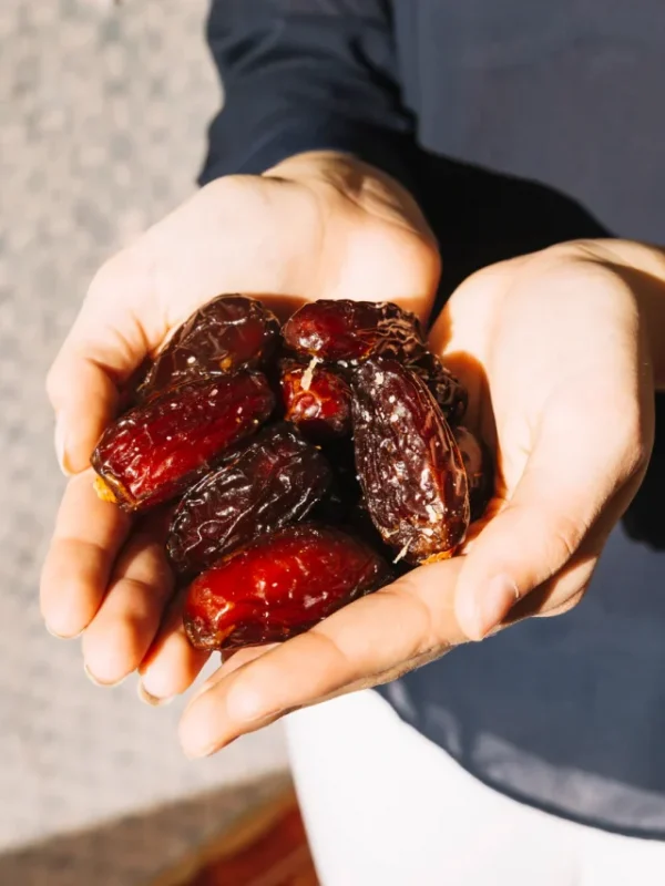 10_Best_Health_Benefits_of_Eating_Dates_Khajoor_in_Winter_1