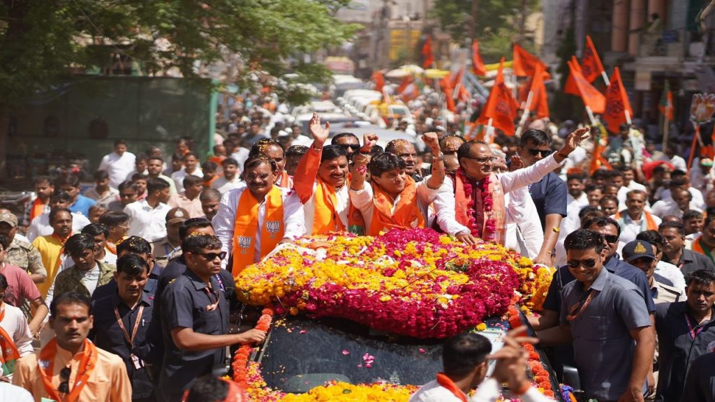 Jyotiraditya Scindia with CM Mohan Yadav and Shivraj Singh Chauhan doing road show in Guna.