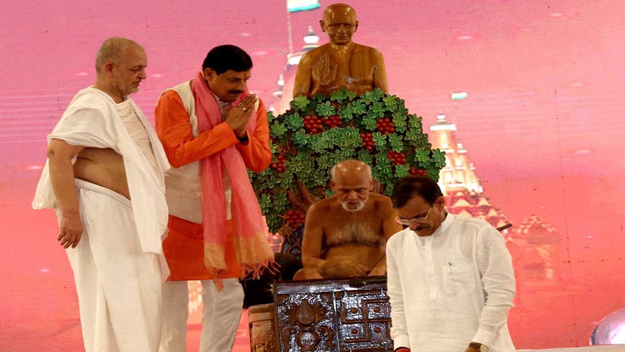 CM Mohan Yadav attended the Acharya Padarohan