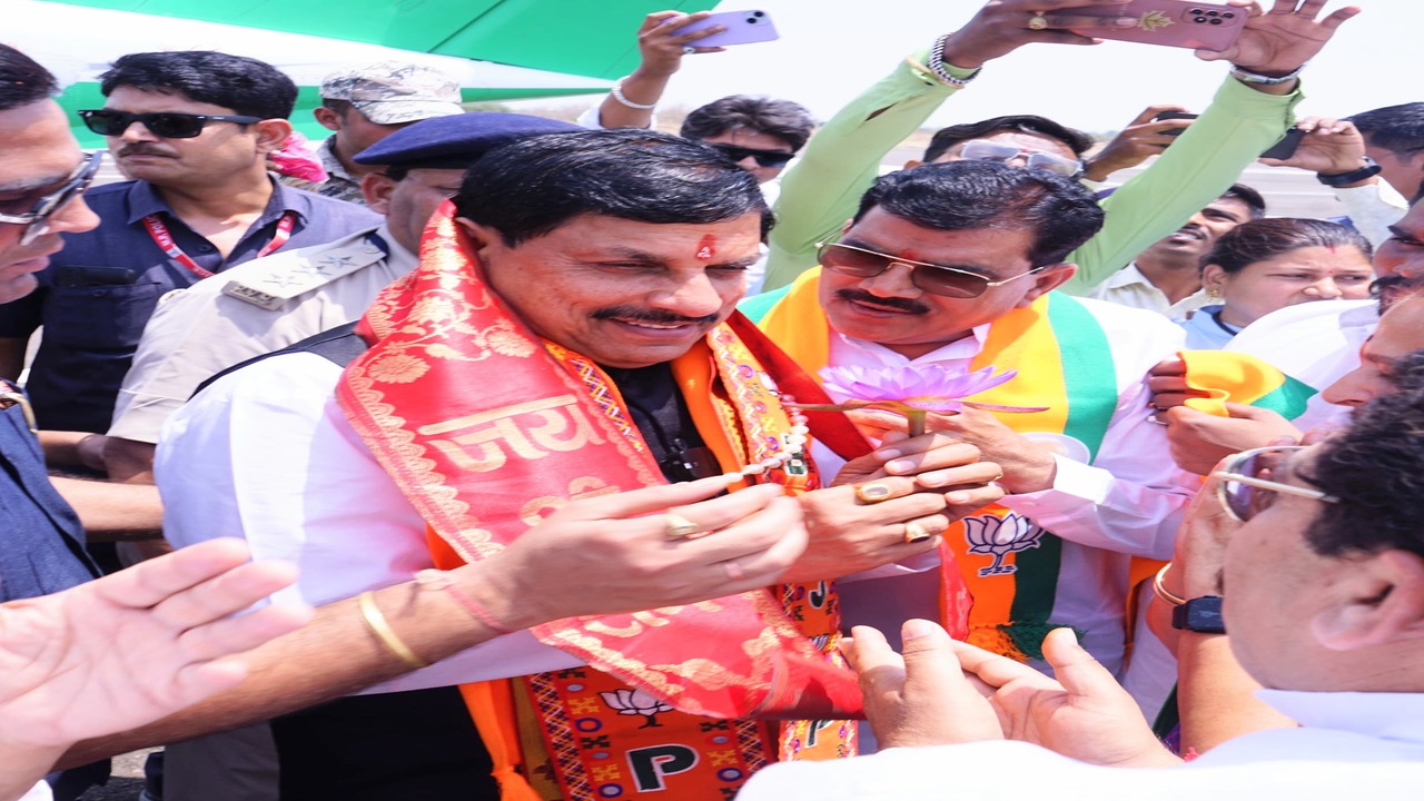 gyaneshwar patil file nomination with cm