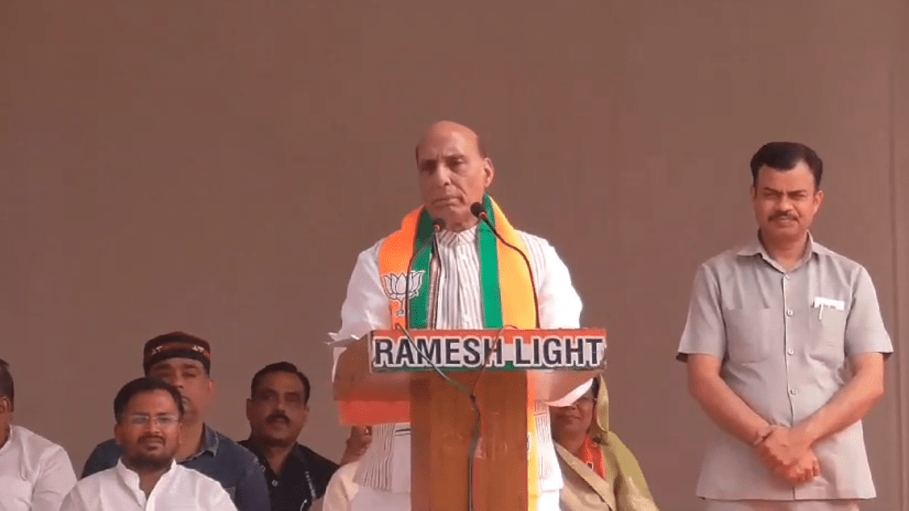 Defense Minister Rajnath Singh addressing the election rally in Sidhi.