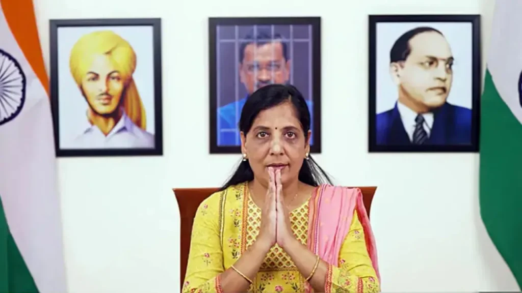 Yadvinder Singh Sandhu, Arvind Kejriwal, sunita kejriwal, Arvind Kejriwal Photo Controversy