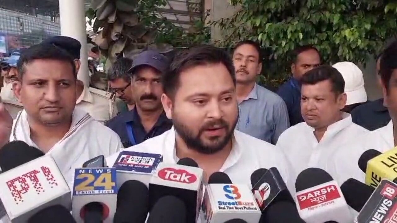 Bihar: दूसरे चरण की वोटिंग से पहले आरोप-प्रत्यारोप का दौर जारी, तेजस्वी बोले- जेपी नड्डा बांट रहे कैश; BJP ने किया पलटवार