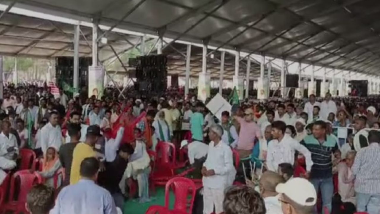 Jharkhand: इंडिया गठबंधन की रांची रैली में बवाल, आपस में भिड़े राजद और कांग्रेस के कार्यकर्ता, जमकर चलीं कुर्सियां
