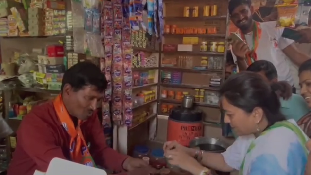 Lok Sabha Election: प्रियदर्शिनी सिंधिया ने बाजार में किया जनसंपर्क, चखा कोलारस का मशहूर पान, Video