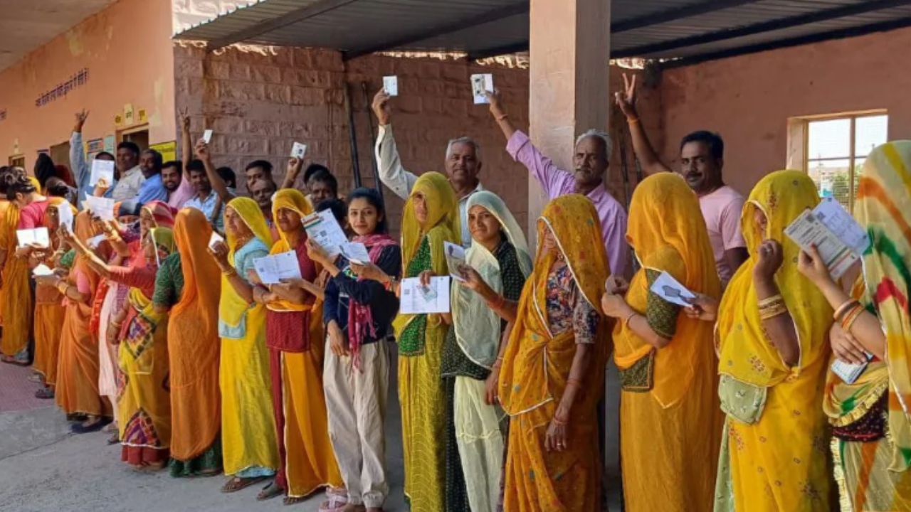 Chhattisgarh: रायपुर में मतदाताओं को जागरूक करने के लिए ये अस्पताल दे रहे कई ऑफर, अंगुली पर नीली स्याही दिखाकर ले सकेंगे लाभ