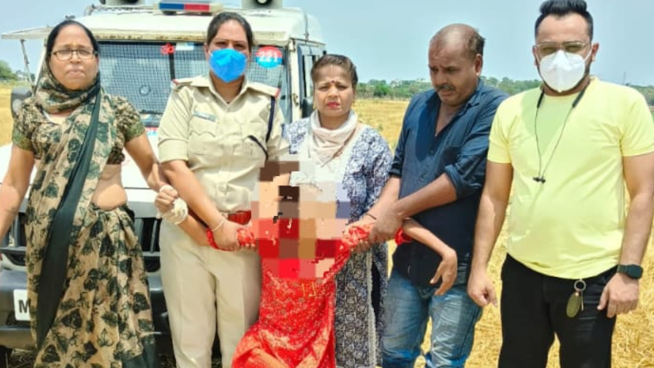 MP News: खेत में बने मकान में डेढ़ साल से कैद थी महिला, पुलिस ने किया रेस्क्यू, पहुंचाया अस्पताल, परिजनों की कराई गई काउंसलिंग