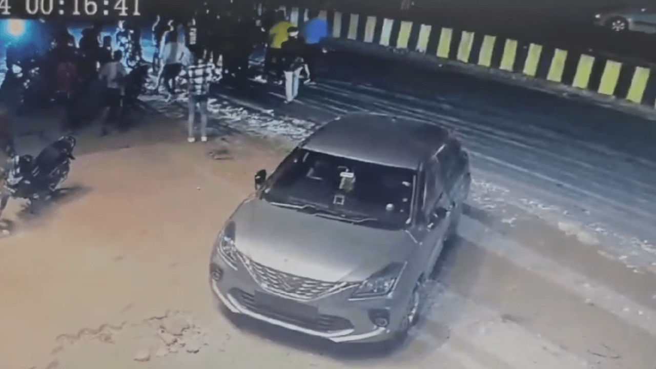 MP News: इंदौर में मतदान के दौरान आपस में भिड़ गए BJP-कांग्रेस कार्यकर्ता, ऑफिस और कार में की तोड़फोड़, CCTV फुटेज आया सामने