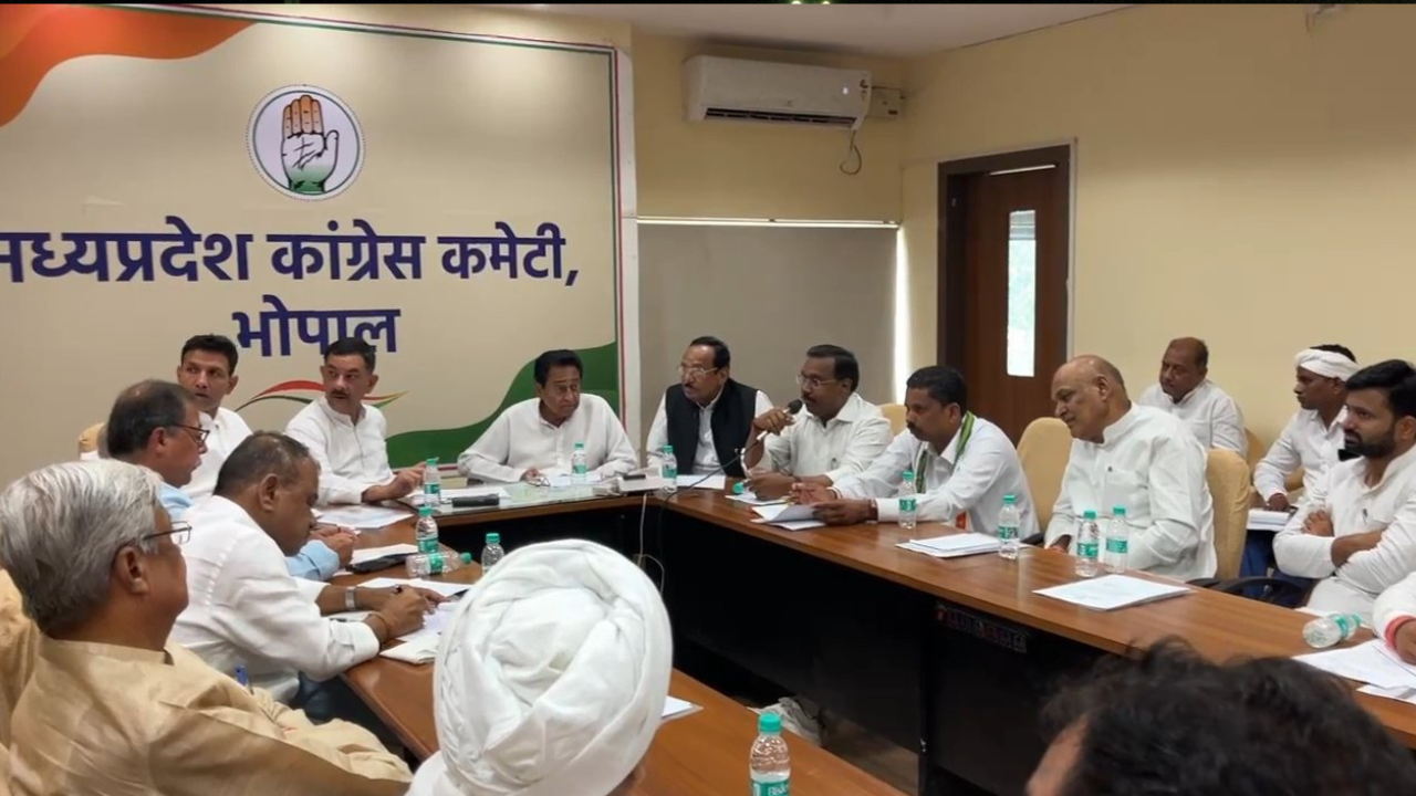 A meeting was held in the Congress office with senior Congress leaders and Lok Sabha candidates of Madhya Pradesh Congress.