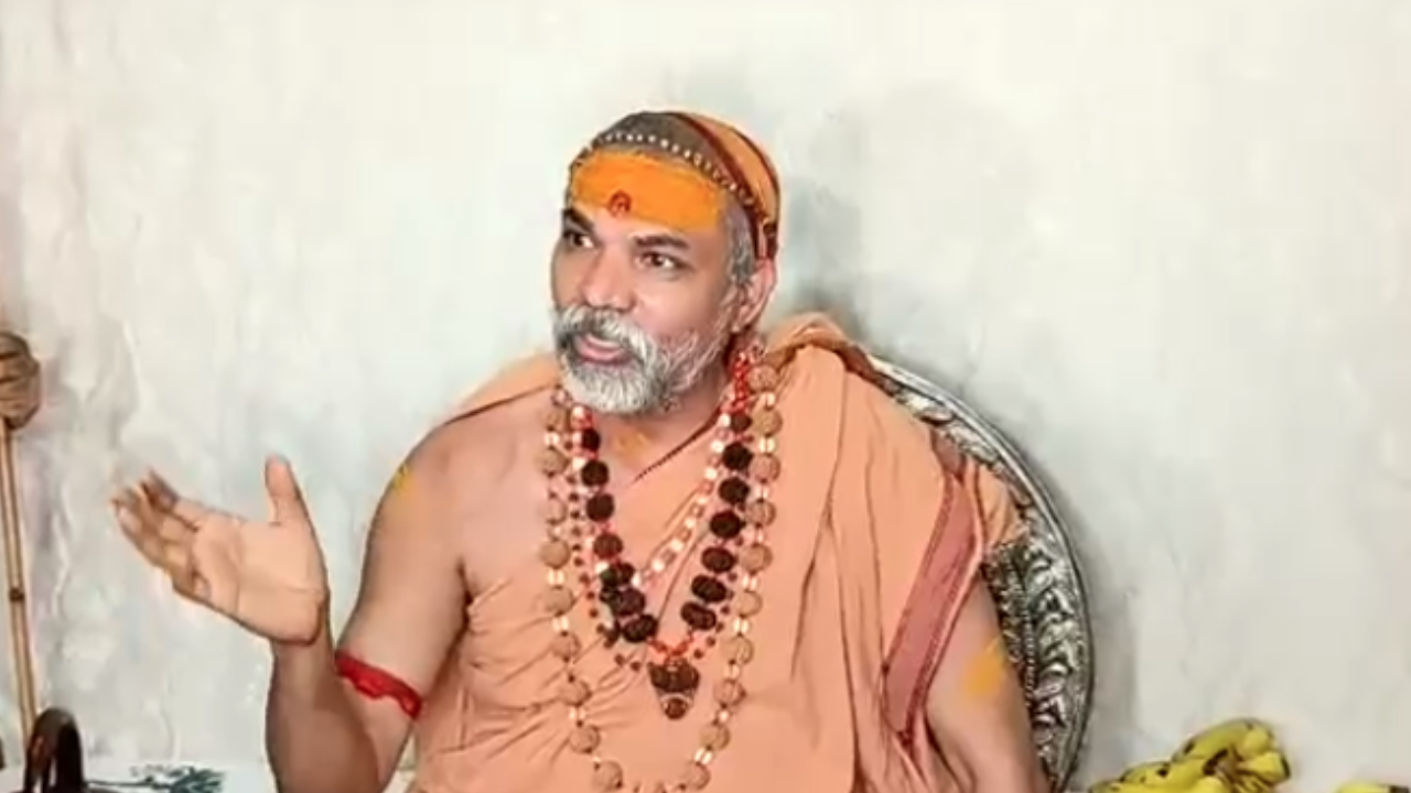 Astrologer Peethadhishwar Jagadguru Shankaracharya Swami Avimukteshwaranand Maharaj spoke to the media in Gwalior.