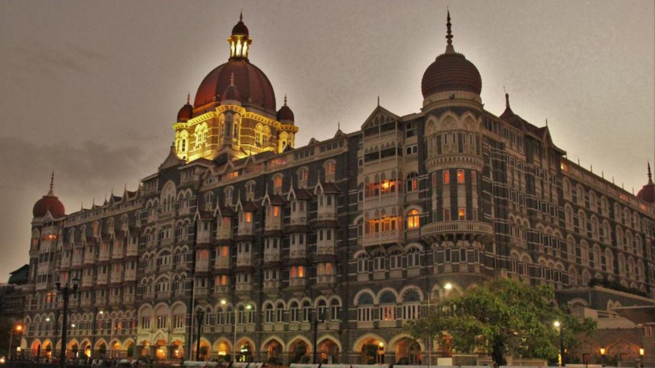 Bomb Threat To Mumbai Airport an Taj Hotel