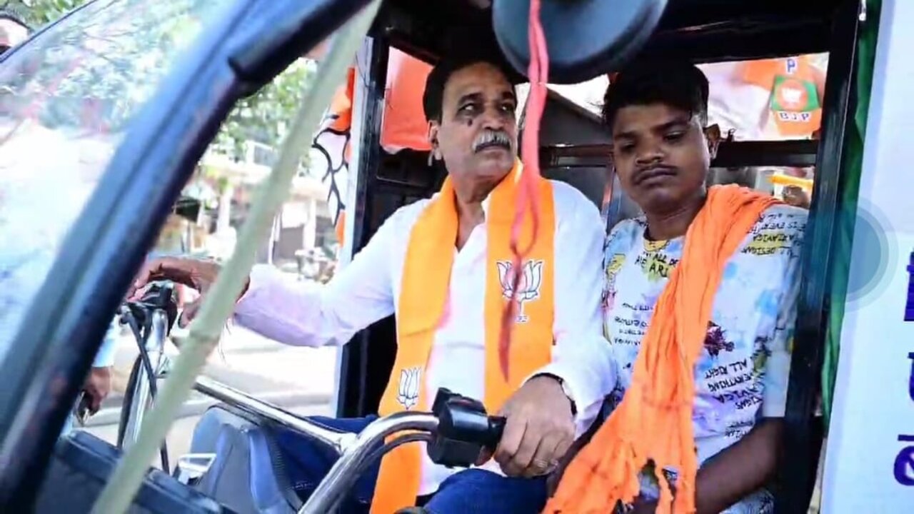 Lok Sabha Election: बीजेपी विधायक राजेश मूणत ने रायपुर में चलाया ऑटो रिक्शा, बृजमोहन अग्रवाल के लिए मांगा वोट