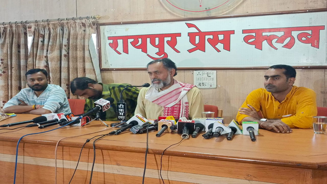 Lok Sabha Election: ‘भारत जोड़ो अभियान’ के राष्ट्रीय संयोजक योगेन्द्र यादव ने रायपुर में की प्रेस कॉन्फ्रेंस, बोले- बीजेपी राम के नाम पर मांग रही वोट