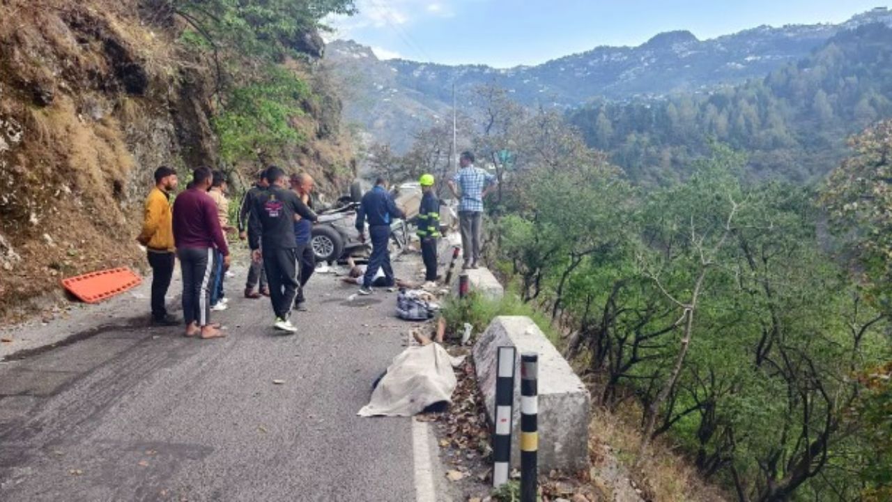 Mussoorie Accident: मसूरी से घर लौट रहे थे कॉलेज स्टूडेंट्स, गहरी खाई में जा गिरी SUV कार, 5 की मौत एक घायल