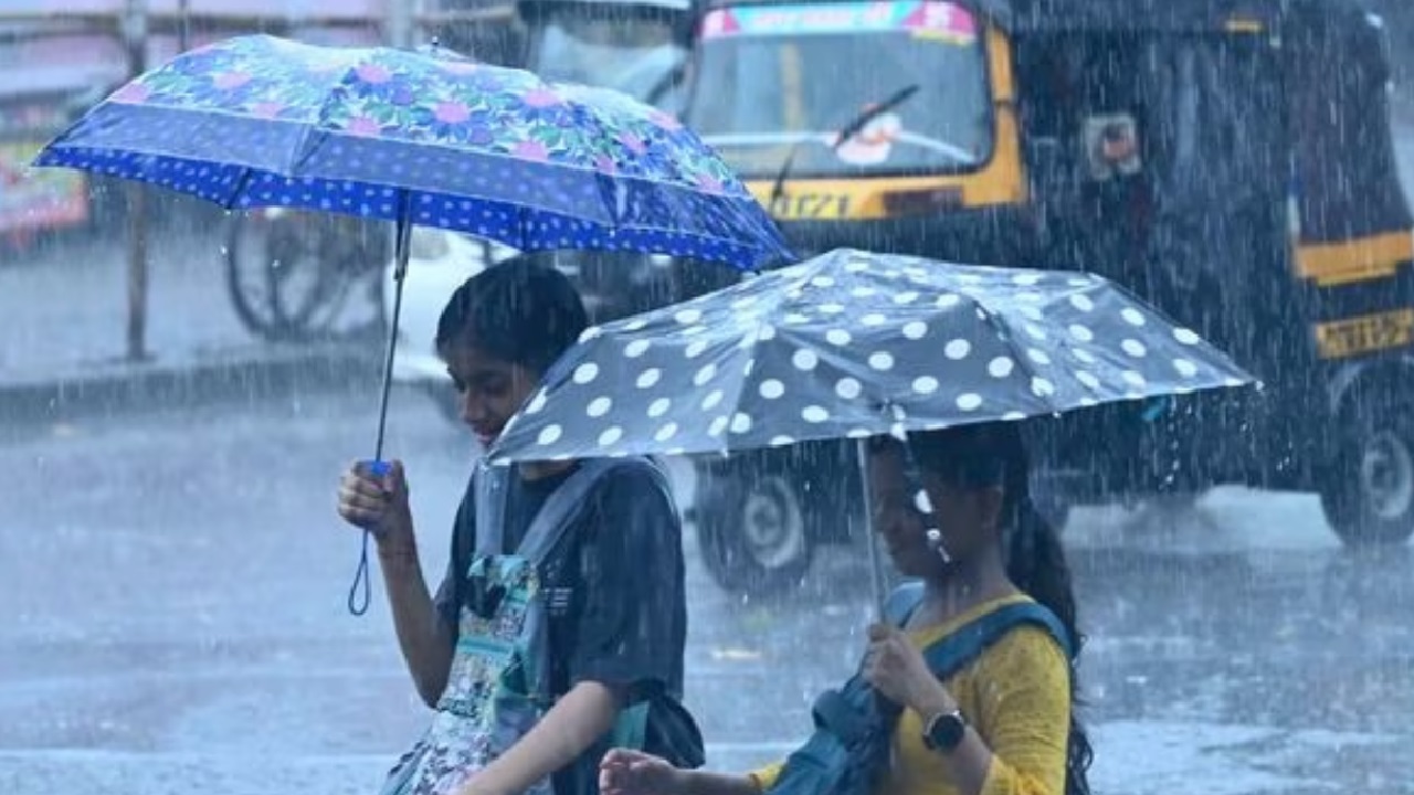 MP Weather: एमपी में भीषण गर्मी से लोगों को मिलेगी राहत, इन जिलों में बारिश को लेकर येलो अलर्ट