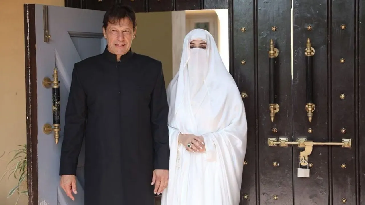 Pakistan: फिलहाल जेल में ही रहेंगे इमरान खान और उनकी पत्नी बुशरा बीबी, ‘इद्दत’ केस में सजा बरकरार, जानें क्या है पूरा मामला