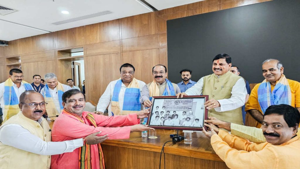 State chief Mohan Yadav met Chhattisgarh Deputy Chief Minister Arun Sao.