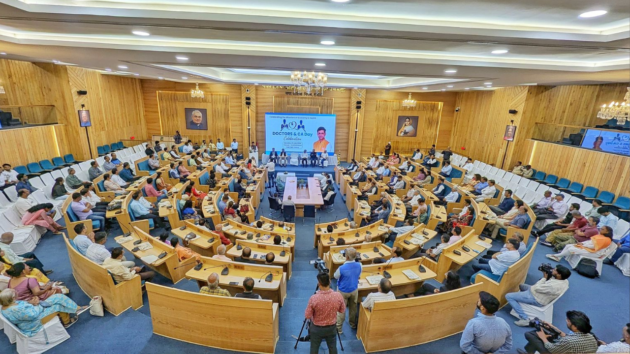 Doctor and CA Day Celebration was organized in Atal Auditorium of Municipal Corporation under the leadership of Mayor Pushyamitra Bhargava.