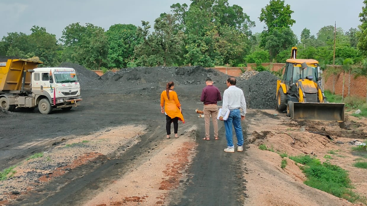 Chhattisgarh: खनिज विभाग ने बिलासपुर के कोल डिपो में दी दबिश, स्टॉक से ज्यादा कोयला मिलने पर डिपो किया सील