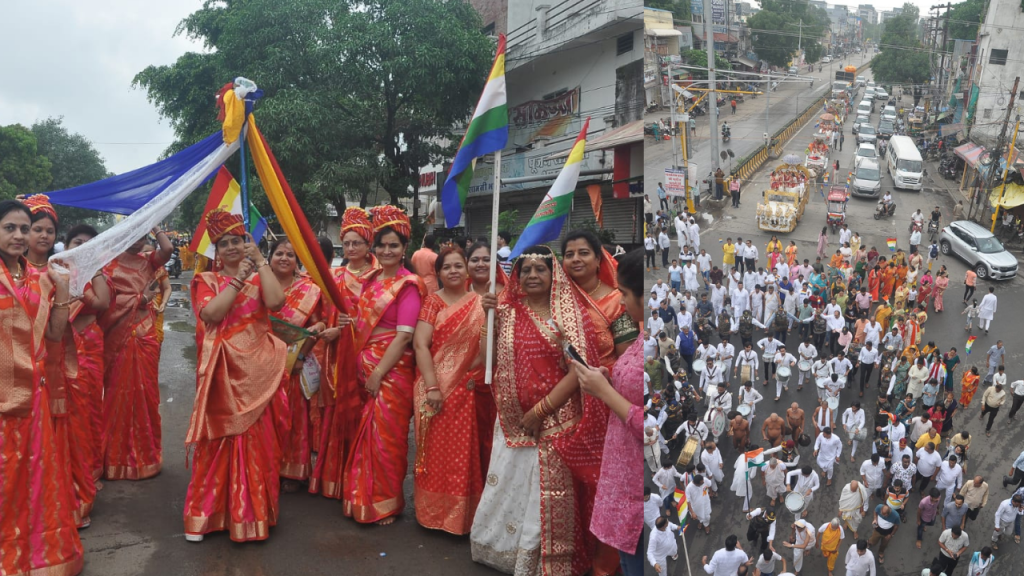 The Sangh of Humble Sagar Ji entered Indore in the form of a procession from Udainagar.