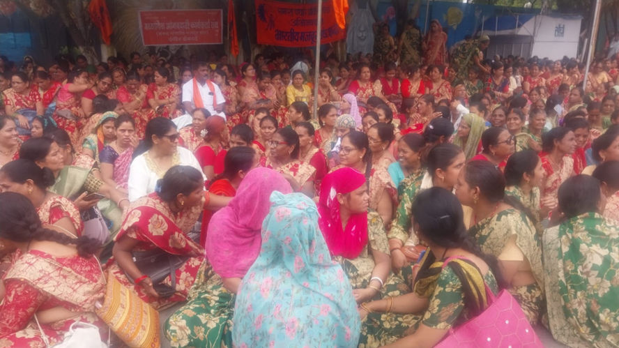 Anganwadi workers on strike in Indore for 7-point demands