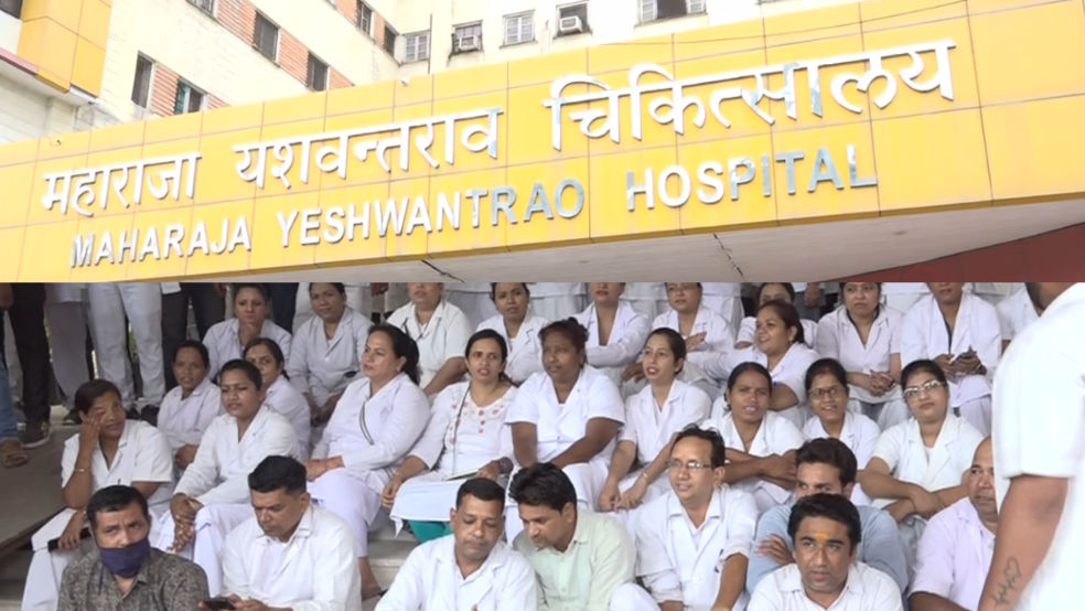 The nurses protested by standing at the main gate of the main building of Mwai Hospital.