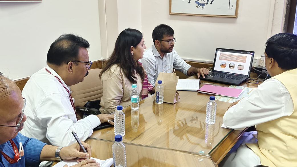 Lodhi held a review meeting with senior officials of the Tourism Department Construction Branch.