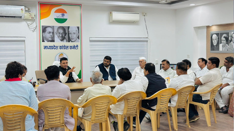 General Secretary in-charge of Madhya Pradesh Congress Jitendra Singh and State Congress President Jitu Patwari holding a meeting with the leaders of Bhopal-Narmadapuram division.