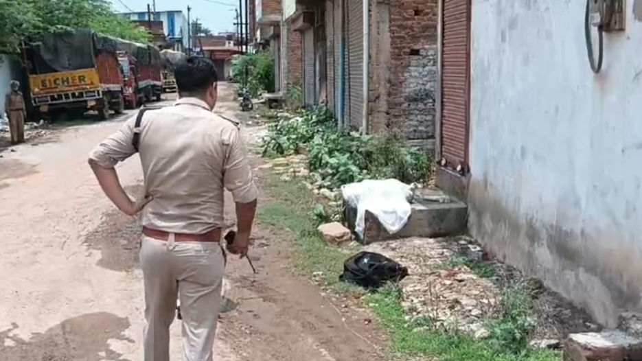 A pittu bag lying in parking number one of Transport Nagar