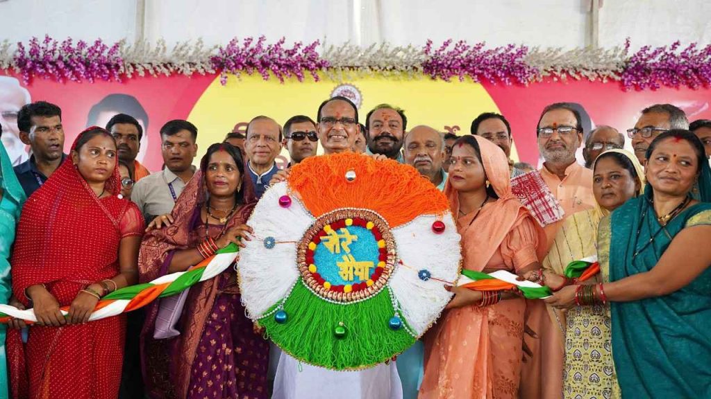 After concluding the yatra, Shivraj Singh Chouhan interacted with the beloved sisters.