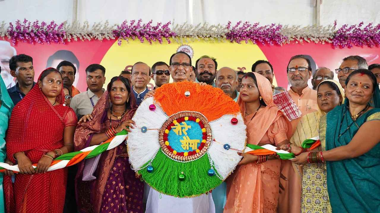 After concluding the yatra, Shivraj Singh Chouhan interacted with the beloved sisters.