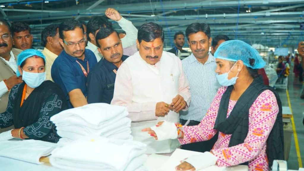 Chief Minister Dr. Mohan Yadav visited Best Life Style Industries (Textile Industry) located in Nagjhiri, Ujjain.