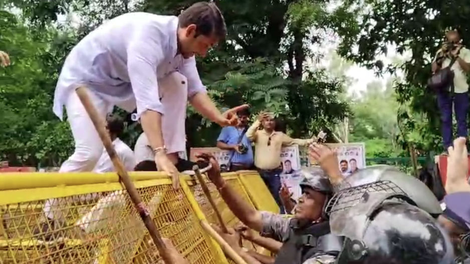 NSUI students demonstrating