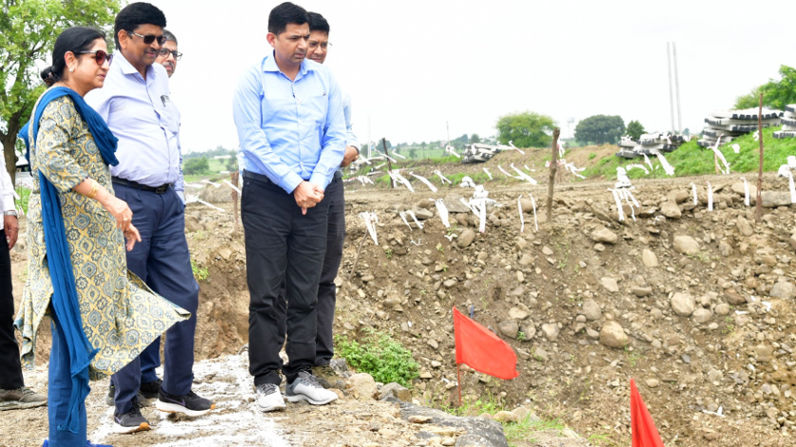 West Central Railway General Manager Shobhana Bandopadhyay inspected the construction work of Sant Hirdaram Nagar to Jharkheda section under the Bhopal-Ramganjmandi new rail line project.