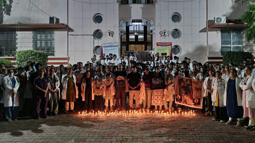 Junior doctors took out a march on foot and reached MGM Medical College.