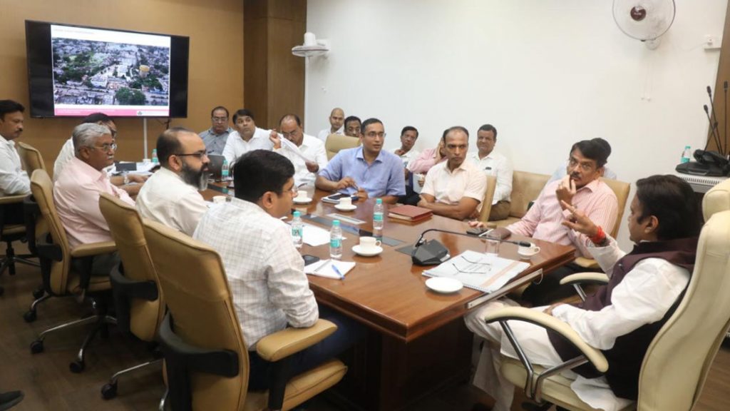 Deputy CM Rajendra Shukla attended the meeting of the Health Department.