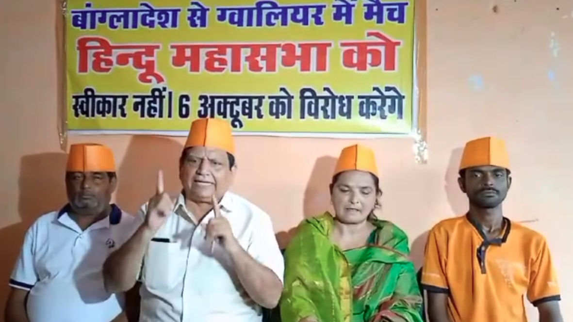 National Vice President of Hindu Mahasabha, Dr. Jaiveer Bhardwaj came to the media and made this announcement.