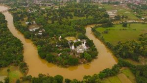 The green belt area of ​​Bihar river, which is said to be the lifeblood of Rewa, is decreasing.