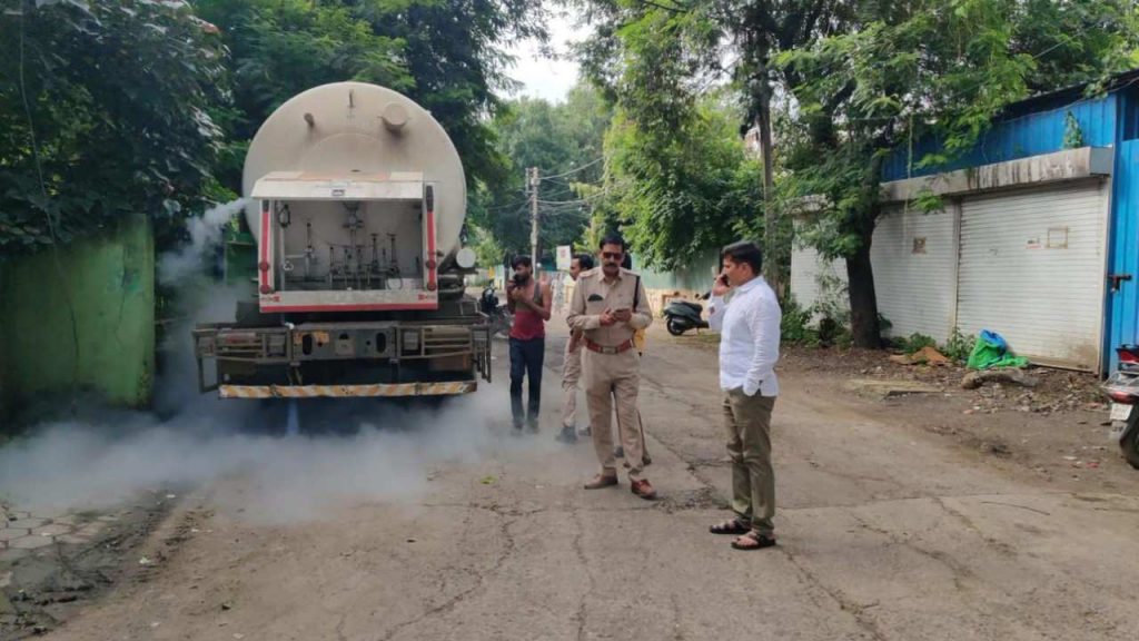 After the gas leak, the tanker was taken to a safe place.