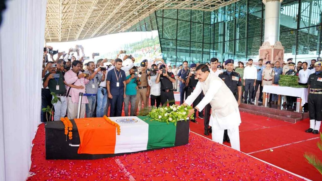 CM Mohan Yadav paying tribute to martyred army soldier Pradeep Patel