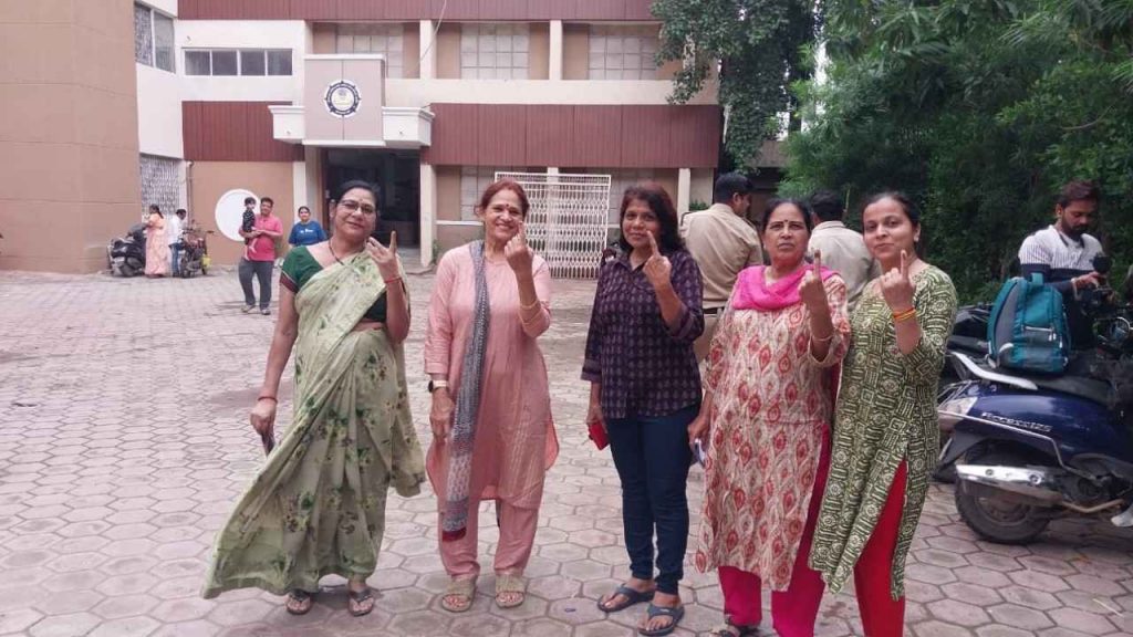 Voting took place today for the by-election for the post of councilor in ward number 83 of Daur Municipal Corporation.