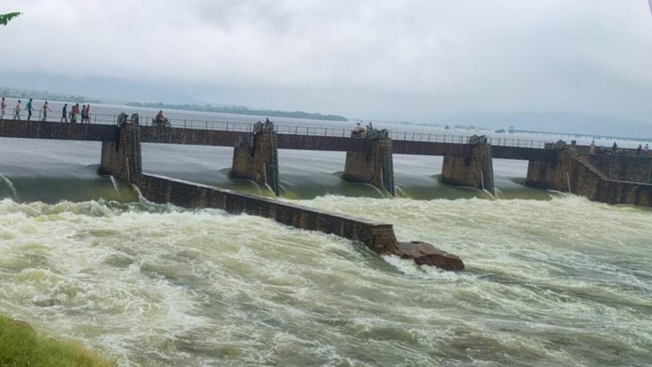 The gates of Pagara Dam were also opened in Jaura tehsil of Morena district.