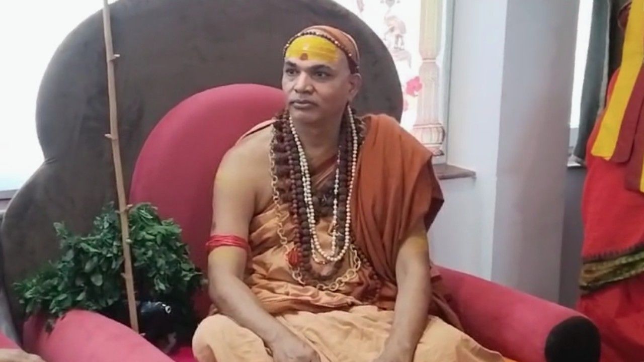 Shankaracharya said that a high-level committee should be formed to investigate this matter and others should be immediately arrested and given strict punishment.