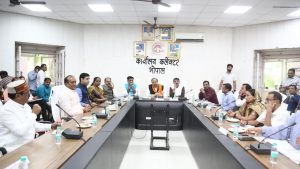 In-charge minister Chaitanya Kashyap held a review meeting in Bhopal district.