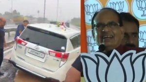 Shivraj Singh Chauhan's car got stuck in a big pothole in the road in Baharagora area.