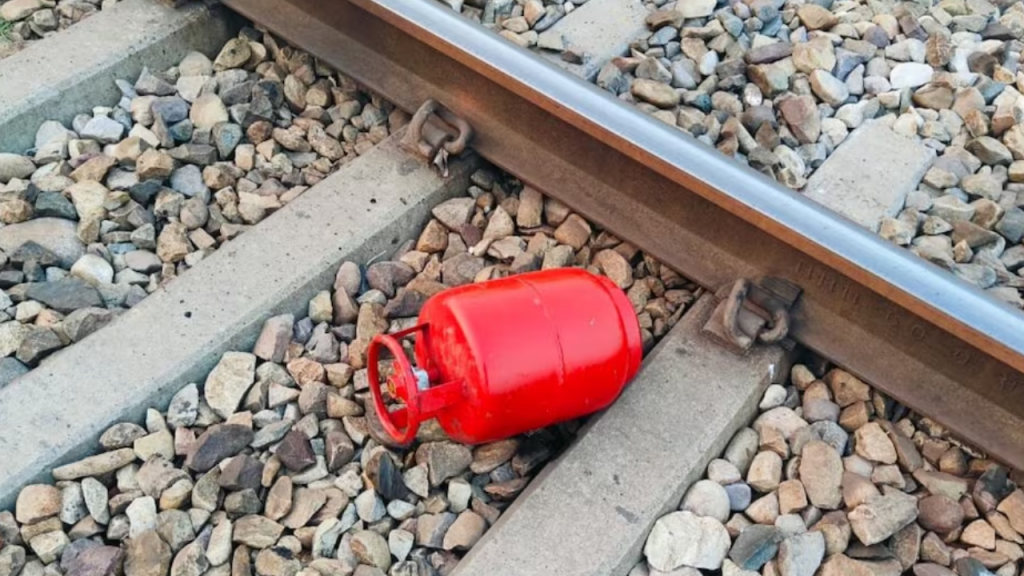 Gas cylinder found on Roorkee railway track