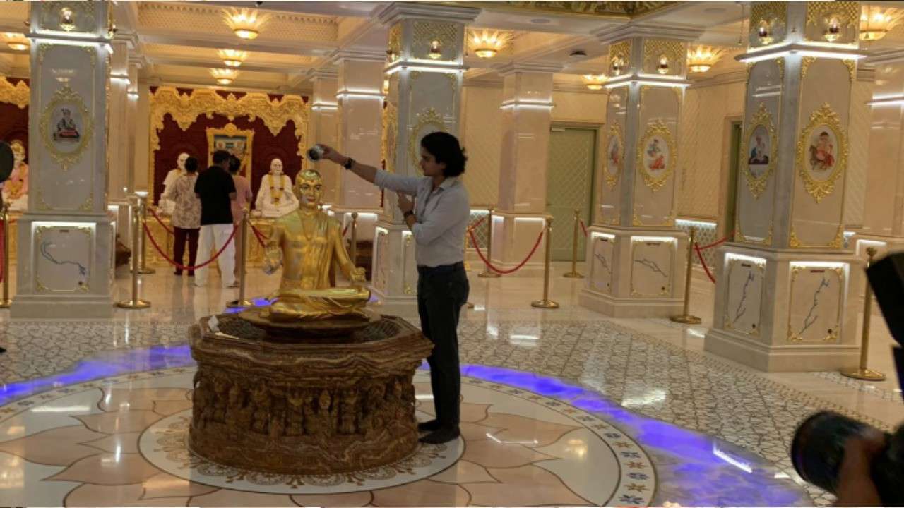 Mahaaryaman Scindia visits Hindu temple in Abu Dhabi