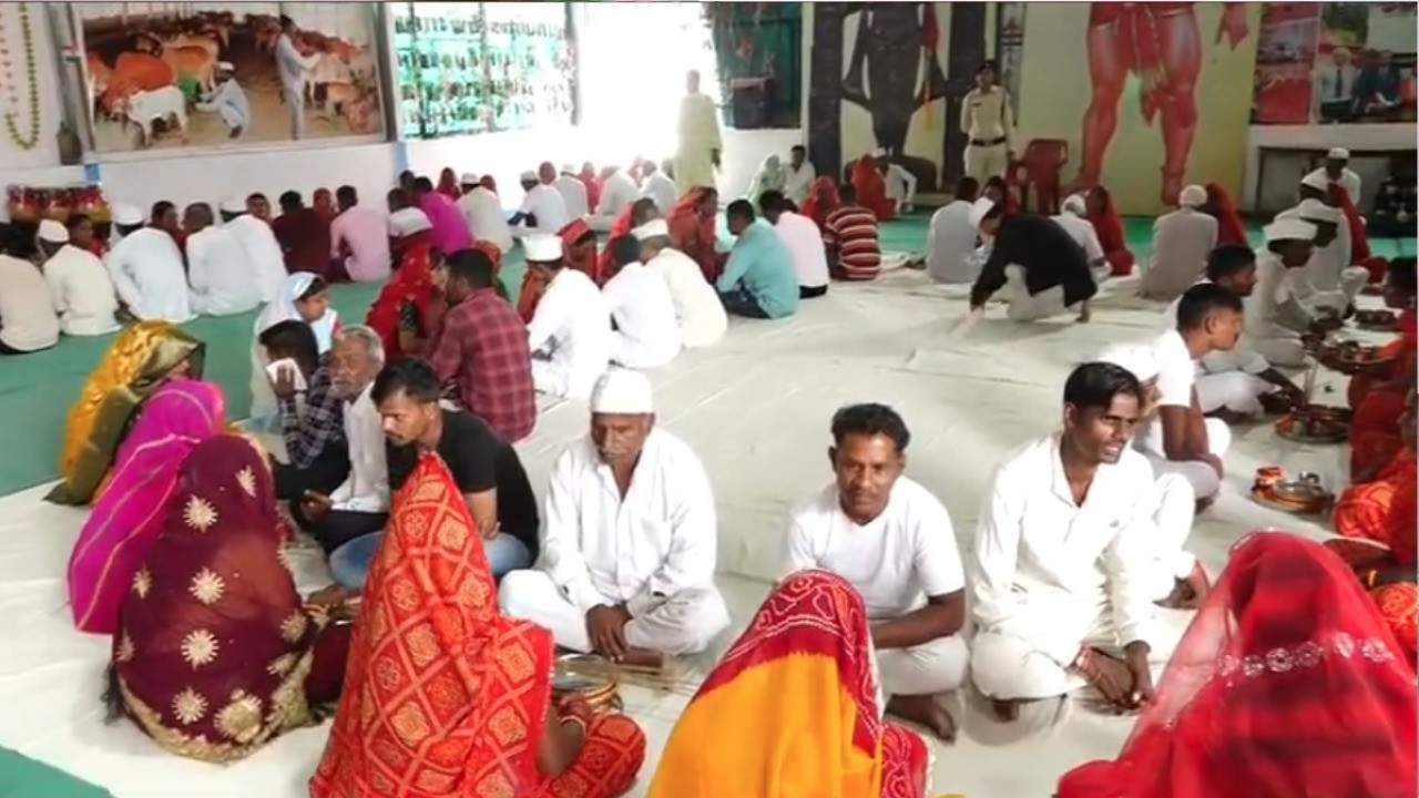 Karva Chauth festival celebrated in Indore Central Jail